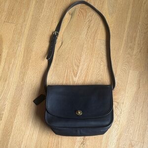 Vintage Coach 9790 City Bag Shoulder Bag Turnlock Crossbody Black Bag